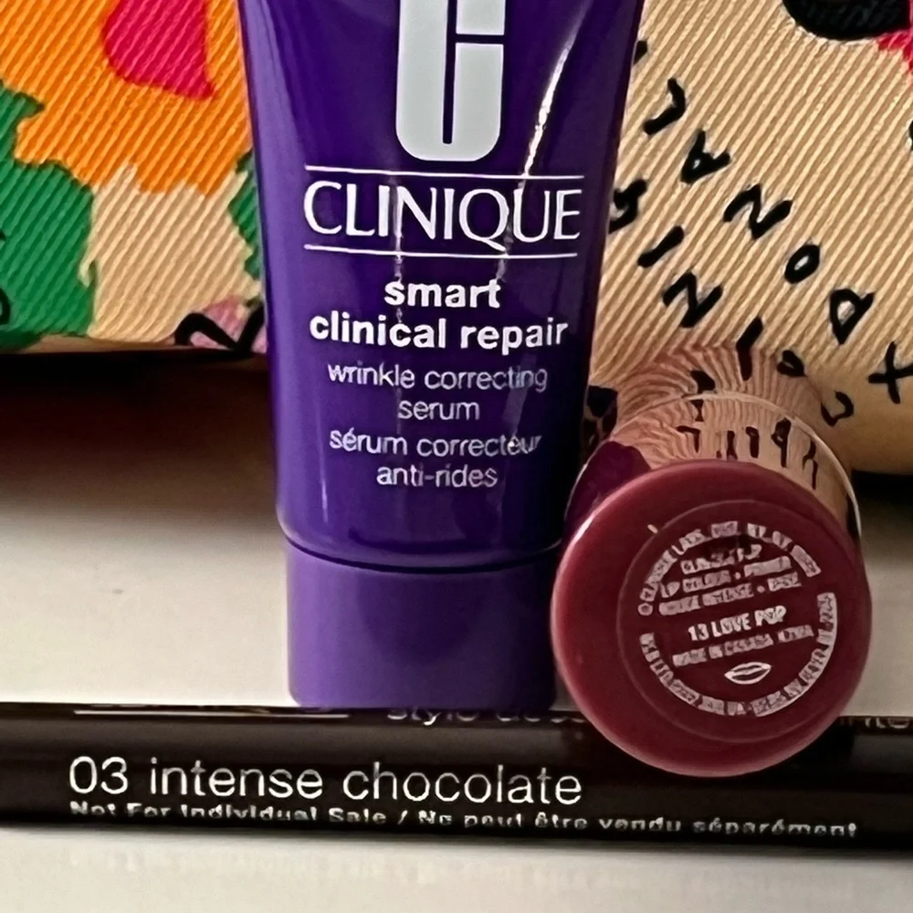 ⭐️Host Pick⭐️ Clinique bag with 3 products - Picture 7 of 7
